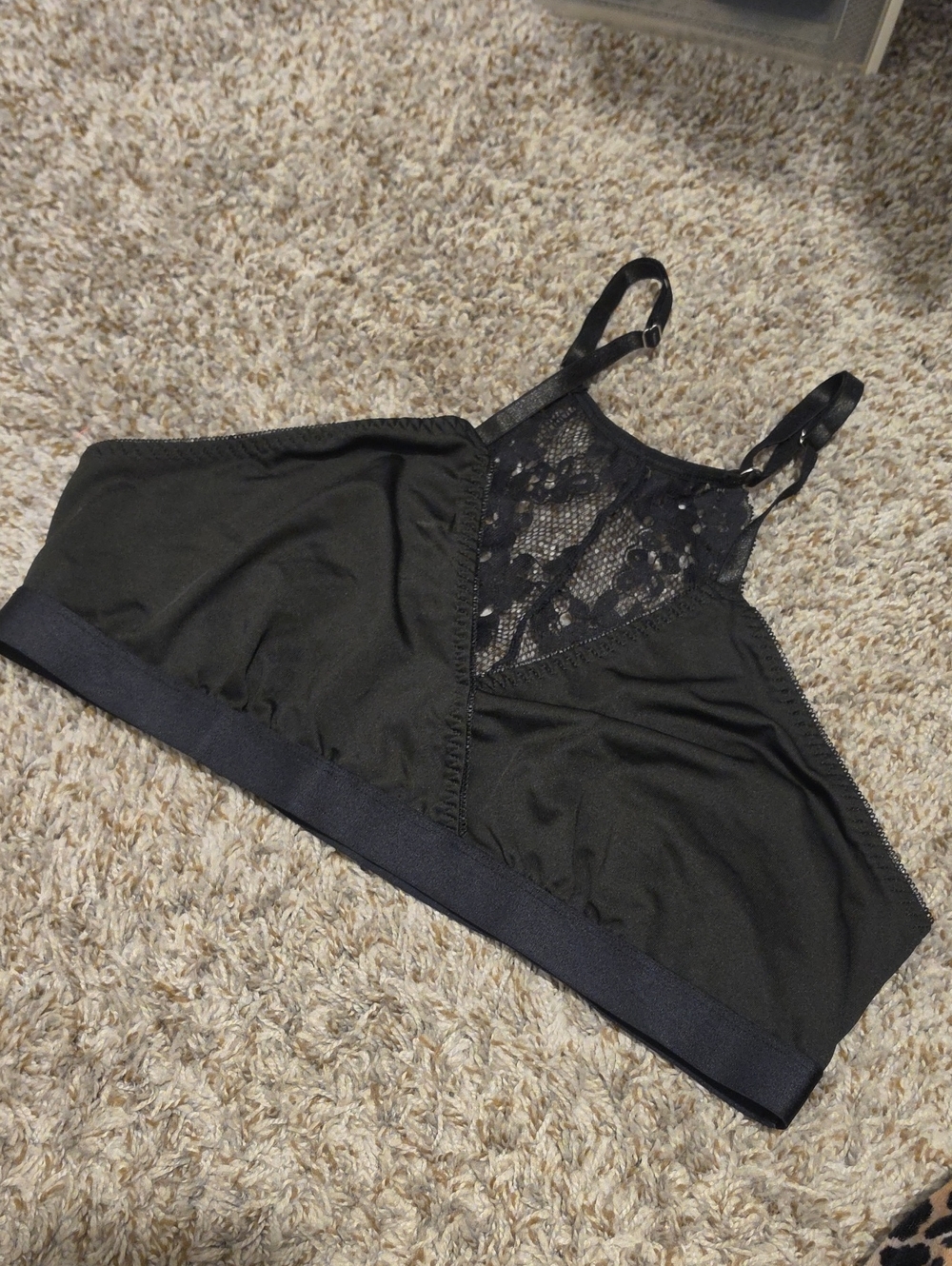 SHEIN Black Lace High-Neck Bralette